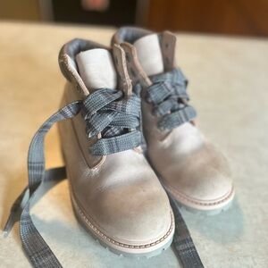 Timberlands soft pink size girls 13